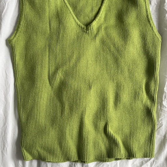 Green Top - Picture 3 of 4